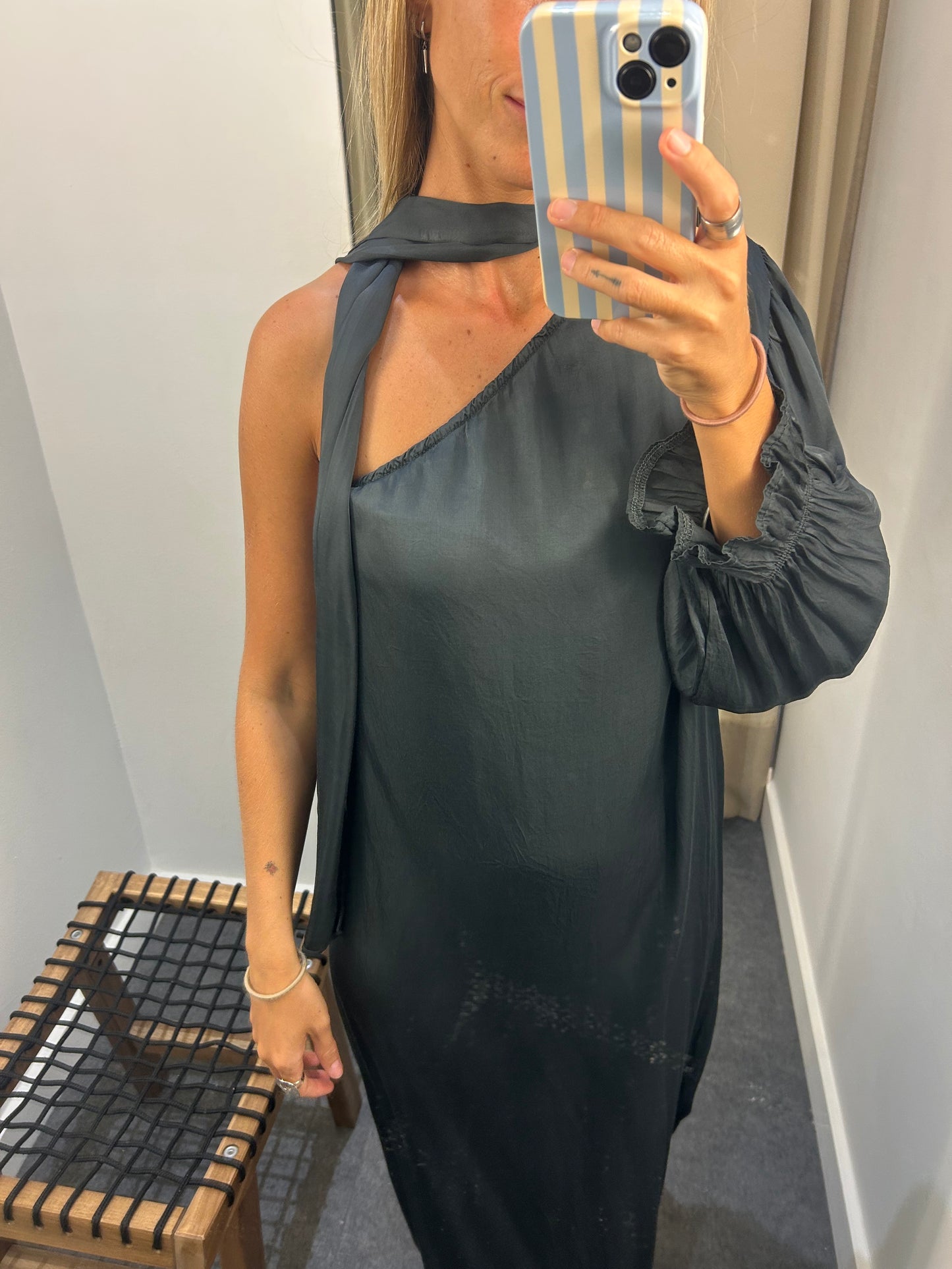 Vestido asimétrico gris