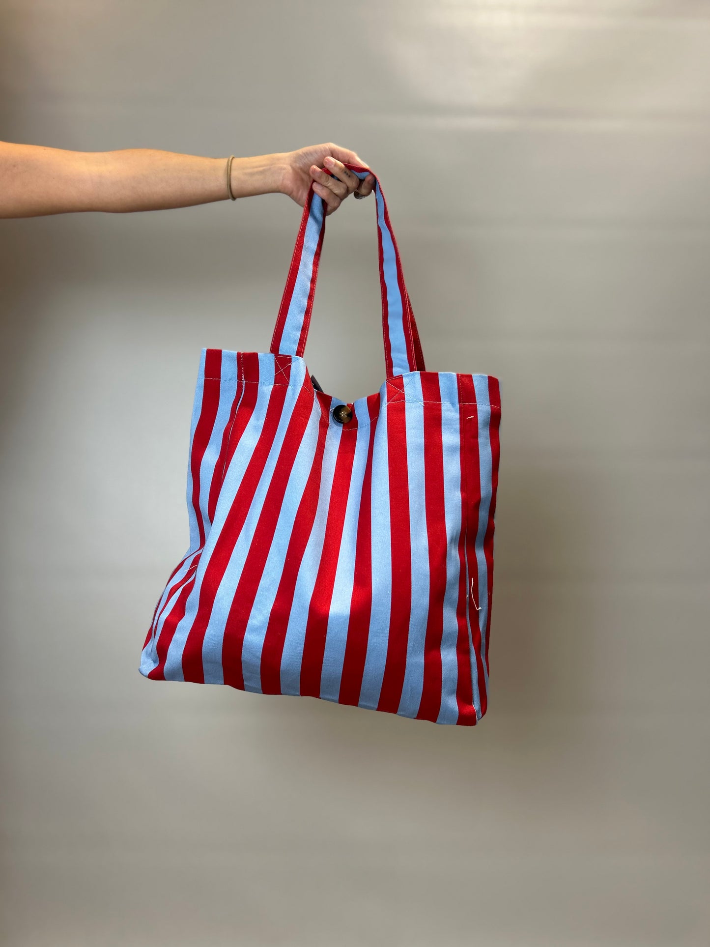Tote roja y azul