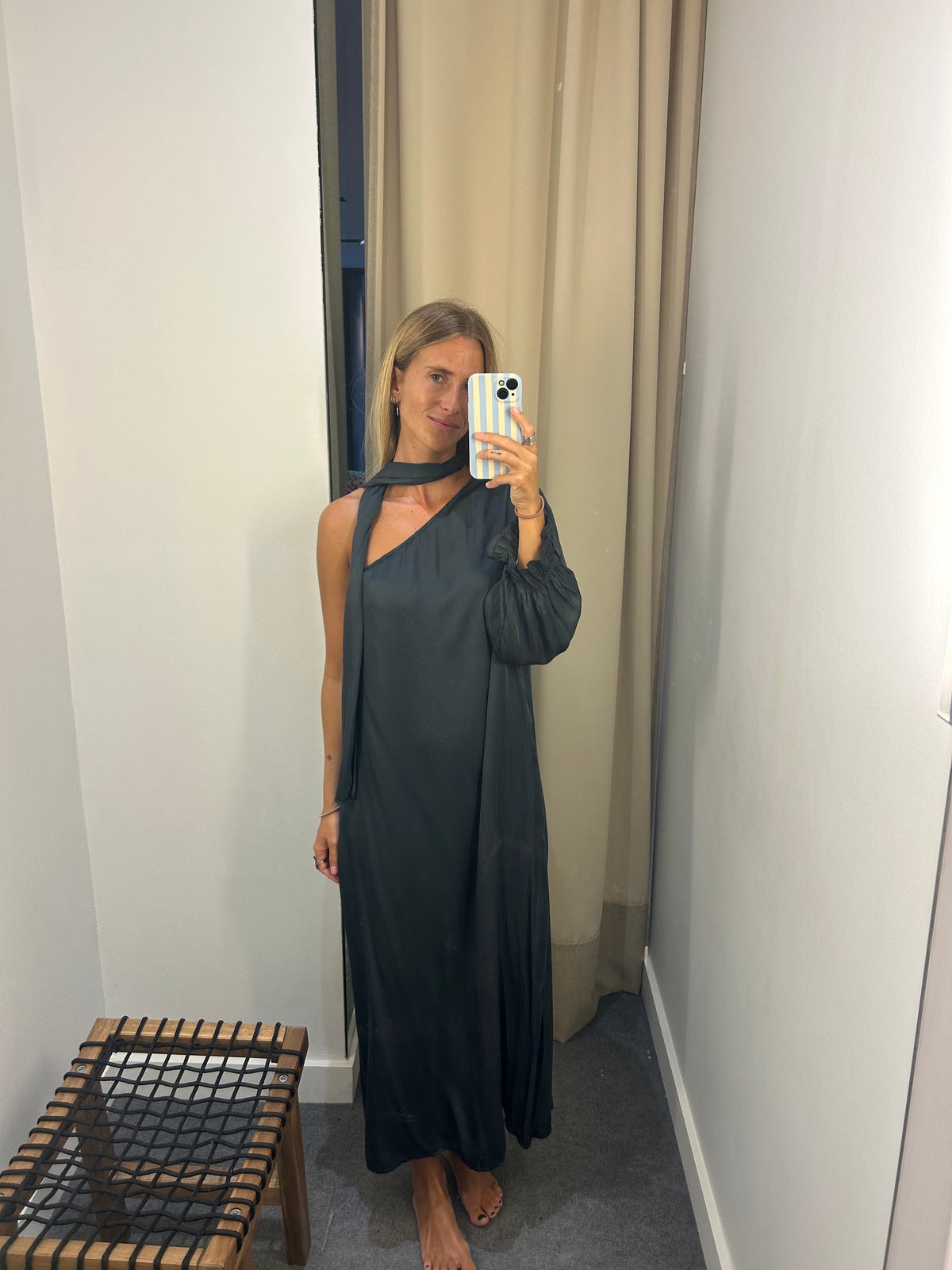 Vestido asimétrico gris
