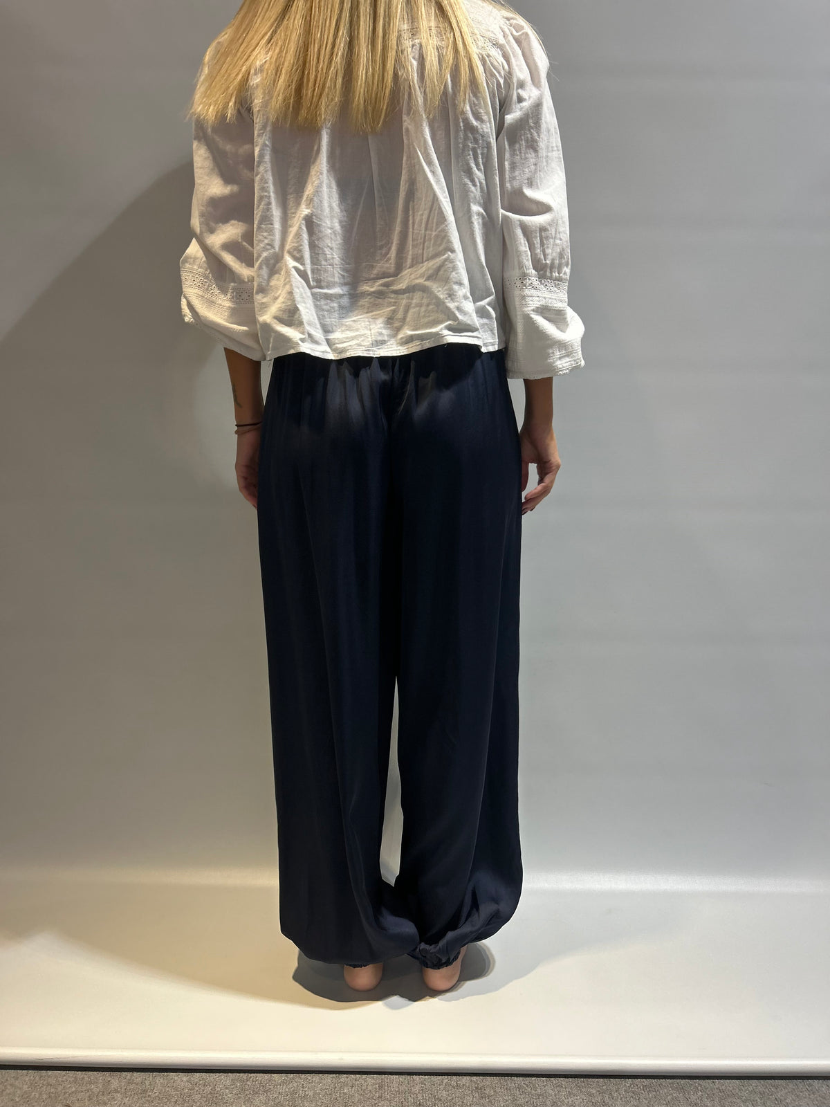 Pantalón satinado azul