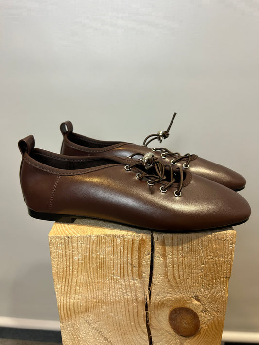 Bailarinas con cordones